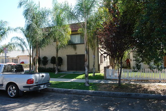 14228 Tiara St in Van Nuys, CA - Building Photo - Building Photo