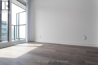 180 Front St E in Toronto, ON - Building Photo - Building Photo