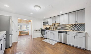 108 Maple St in Conshohocken, PA - Building Photo - Building Photo