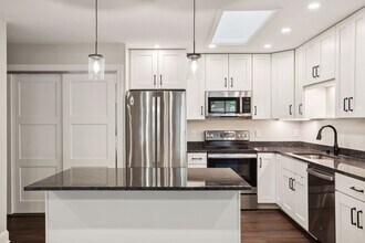 1195 Weston Ln N in Plymouth, MN - Building Photo - Building Photo