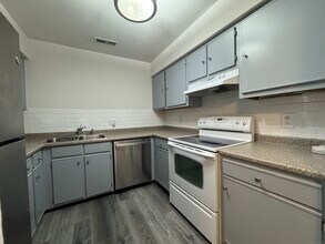 37 Greenwich Ave in Stamford, CT - Building Photo - Building Photo