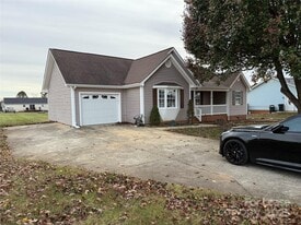 117 Hayworth Ln in Statesville, NC - Building Photo