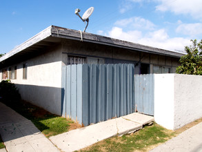 16861 Newland St in Huntington Beach, CA - Building Photo - Building Photo