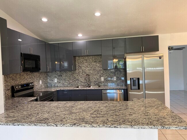 757 NW Bayard Ave in Port St. Lucie, FL - Building Photo - Building Photo