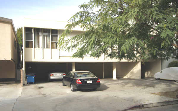 615 N Flores St in West Hollywood, CA - Building Photo - Building Photo