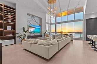 1020 Sunset Point Rd in Clearwater, FL - Building Photo - Building Photo