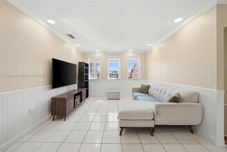 6997 W 29th Ave in Hialeah, FL - Building Photo - Building Photo