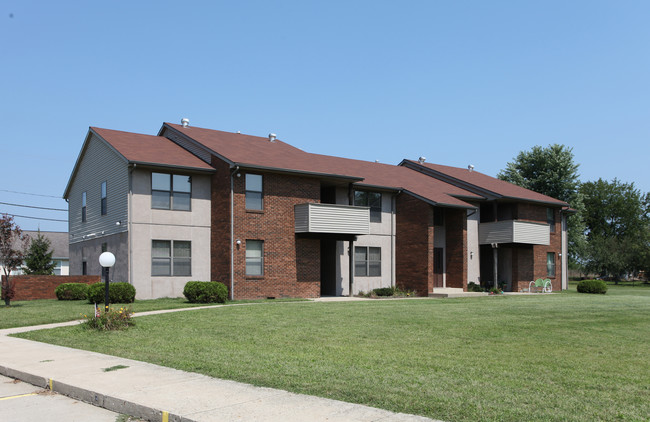 Meadowbrook Apartments in Hebron, OH - Foto de edificio - Building Photo