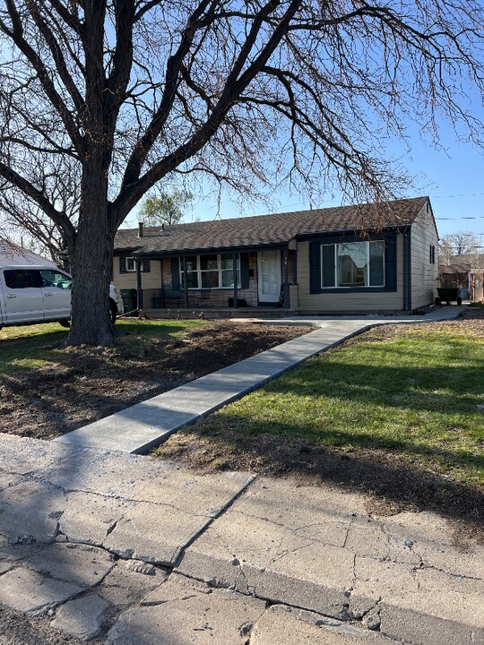 241 California St in Sterling, CO - Foto de edificio