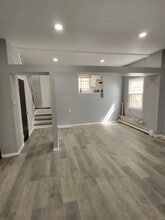 317 Mill Rock Rd in Hamden, CT - Foto de edificio - Building Photo