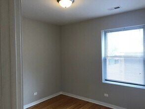 2440 W North Shore Ave, Unit 2 in Chicago, IL - Foto de edificio - Building Photo