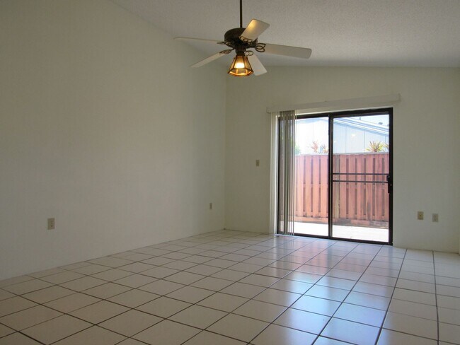 5266 Cedarbend Dr in Ft. Myers, FL - Building Photo - Building Photo