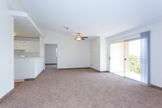 The Pines NV in Henderson, NV - Foto de edificio - Interior Photo