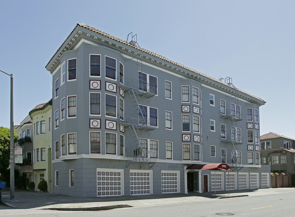 1901 Beach Street in San Francisco, CA - Building Photo