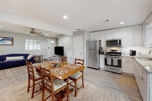 513 Boyett St, Unit 1 in College Station, TX - Building Photo