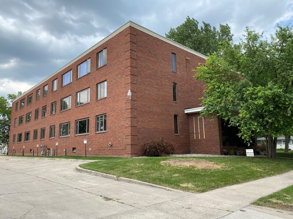 3504 11th Ave N in Grand Forks, ND - Building Photo