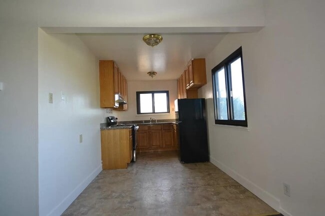 720 1st Ave in San Bruno, CA - Foto de edificio - Building Photo