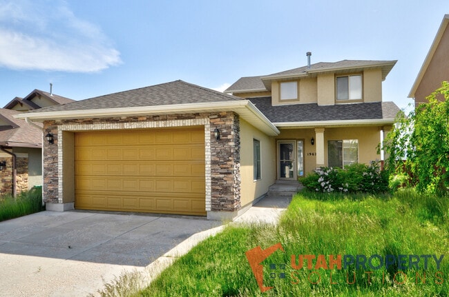 property at 1967 Woodview Dr W