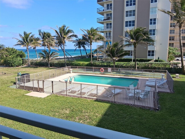 1035 Hillsboro Mile in Hillsboro Beach, FL - Building Photo - Building Photo