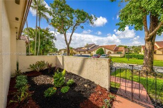 6637 NW 181st Ln in Hialeah, FL - Building Photo - Building Photo