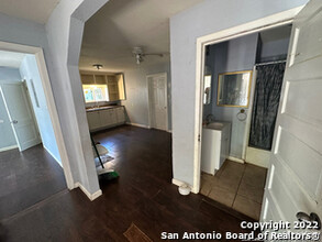 113 Paramount Ave in San Antonio, TX - Building Photo - Building Photo