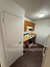 1715 Short St in Cleburne, TX - Building Photo - Building Photo