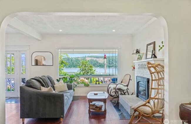 property at 5060 WA-106