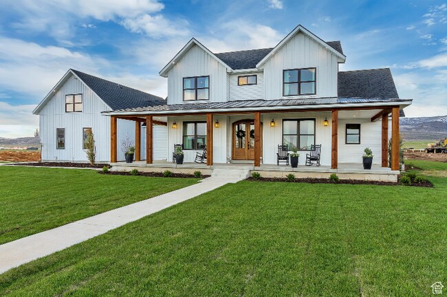 property at 1820 W Farmhouse Flats Rd