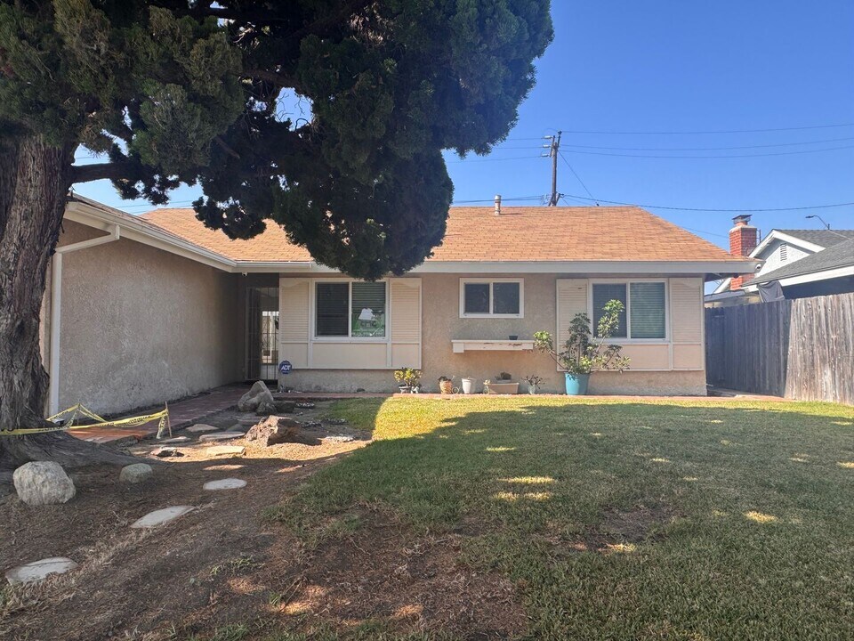 20021 Shorewood Cir in Huntington Beach, CA - Building Photo