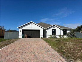 1304 NE 9th Pl in Cape Coral, FL - Building Photo