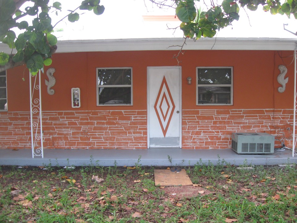 2031 NE 15th Ave in Wilton Manors, FL - Building Photo