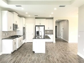 4445 Tramanto Ln in Zephyrhills, FL - Foto de edificio - Building Photo