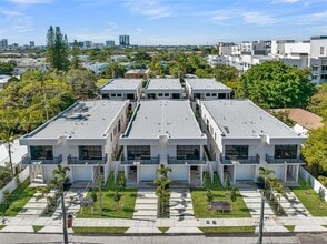 920 NE 17th Ave in Fort Lauderdale, FL - Building Photo - Building Photo