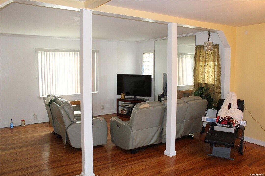 112-25 180th St in Queens, NY - Foto de edificio