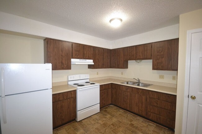 property at 912 N Walnut Ave
