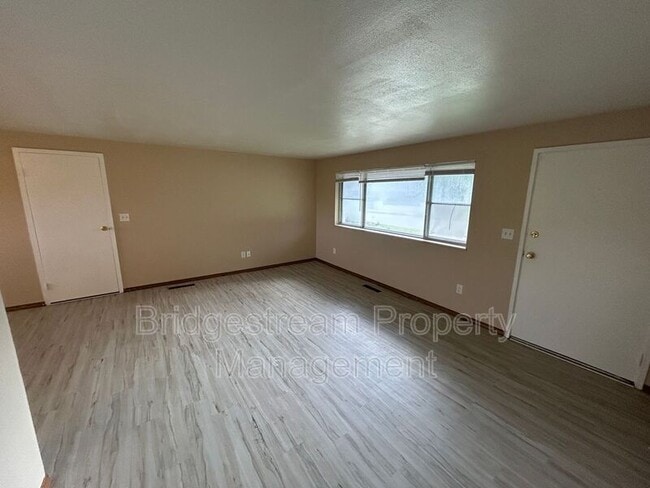 4187 Cordell Dr in Dayton, OH - Building Photo - Building Photo