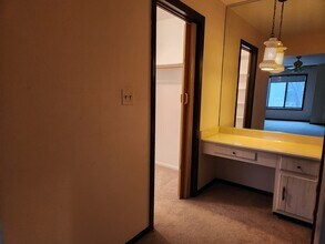 9242 Gross Point Rd in Skokie, IL - Building Photo - Building Photo