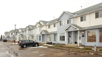 1 Aberdeen Way in Stony Plain, AB - Building Photo