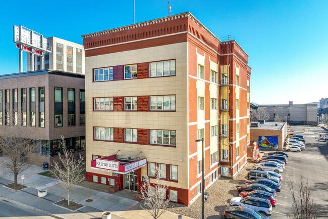 Pullman Lofts in Cedar Rapids, IA - Foto de edificio - Building Photo