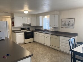207 Burns St in Charlevoix, MI - Building Photo - Building Photo