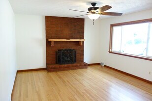 62 Cherry St in Arden, NC - Building Photo