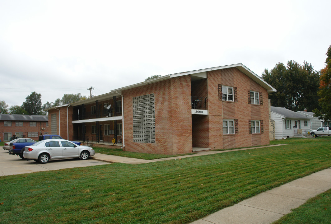 3008 Washington St in Bellevue, NE - Foto de edificio