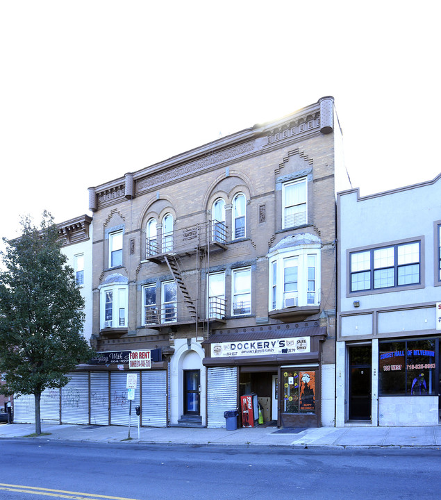 104 W 1st St in Mount Vernon, NY - Building Photo