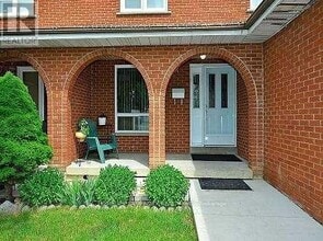 7214 Sigsbee Dr in Mississauga, ON - Building Photo - Building Photo