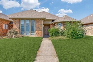4933 Glenscape Trail in Fort Worth, TX - Building Photo