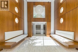 1225 Richards St in Vancouver, BC - Building Photo - Building Photo