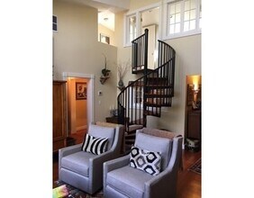 92 Mount Vernon St, Unit 2 in Boston, MA - Foto de edificio - Building Photo