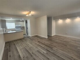 4320 NW 11th St in Miami, FL - Building Photo