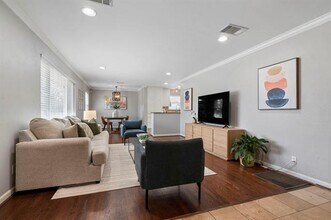 10615 Larchfield Ln in Dallas, TX - Building Photo - Building Photo