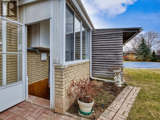 38 Cypress St in St Catharines, ON - Building Photo - Building Photo